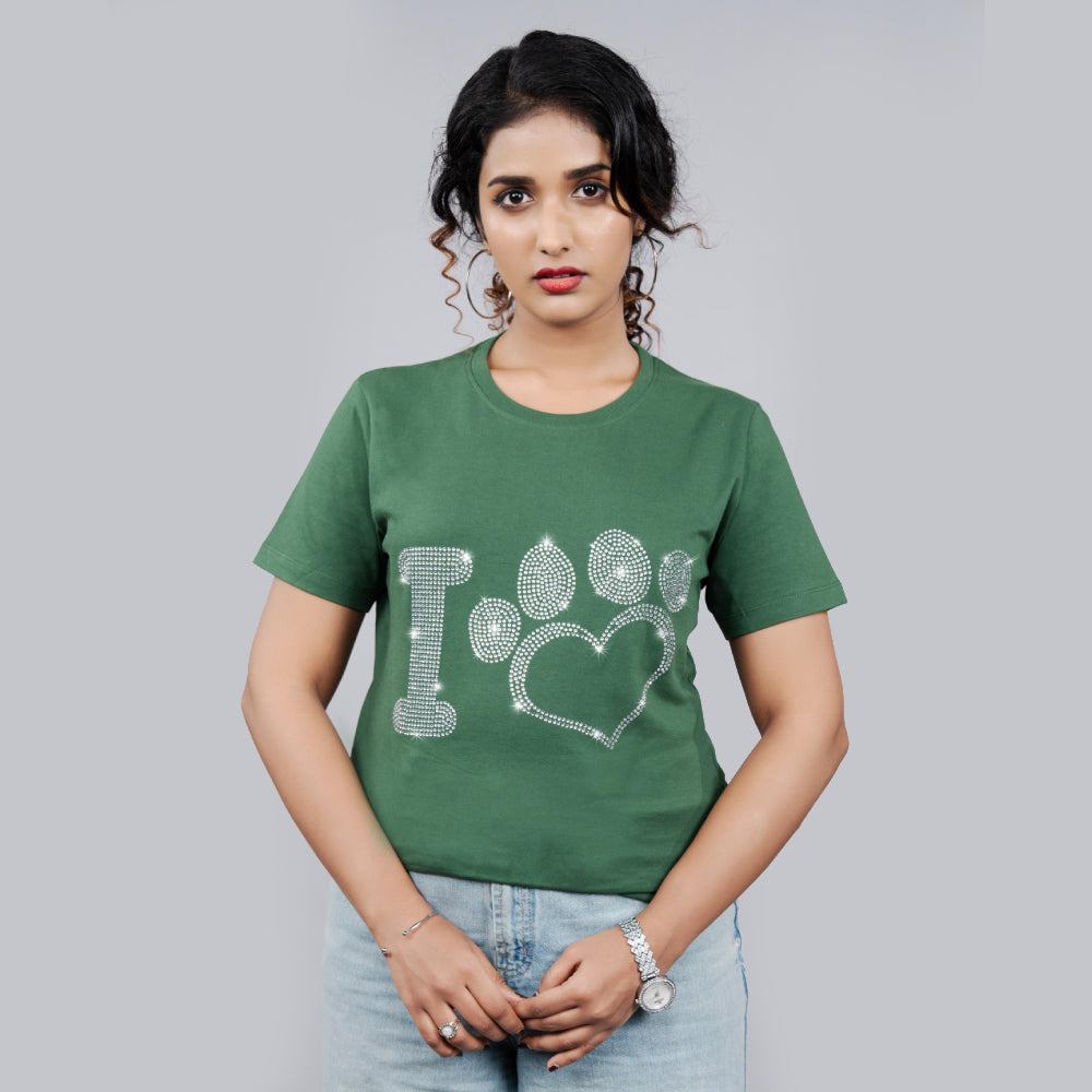 Bottle green women’s tee front close-up with glitter paw print motif