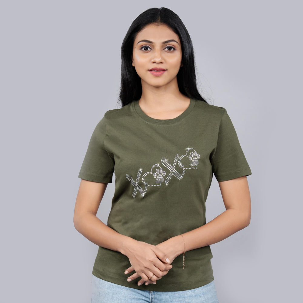 Side view of olive green XoXo tee on model, relaxed fit with sparkling print